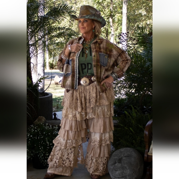 Cottagecore Layers Of Romance - Picture 3 of 3